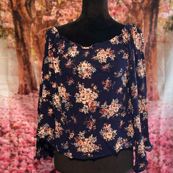No Comment Tops - Blue boho floral cozy top. New